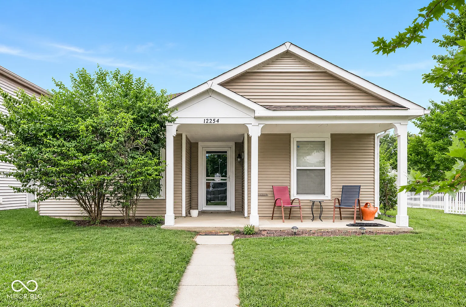 3 bed, 2.0 bath, 1380 sqft, $1,790 — Photo 1