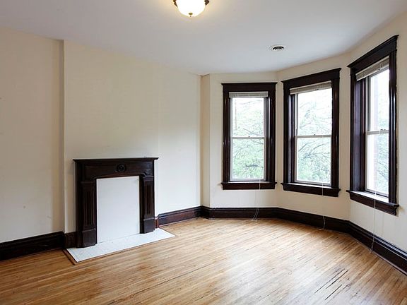 3rd image of 3670A Shaw Blvd