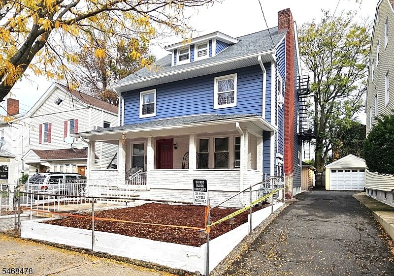 1st image of 647 E 28Th St