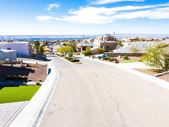 3rd image of 1037 Via De La Paz Dr