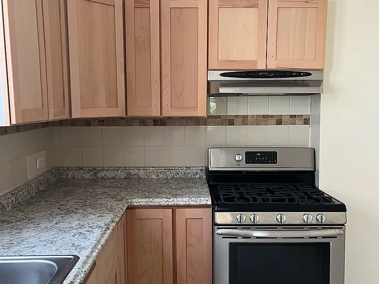 47 Delavan Ave #2 — Photo 27