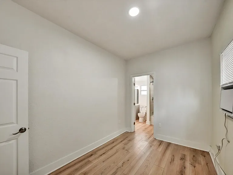 1411 SW 3rd St #2 — Photo 7