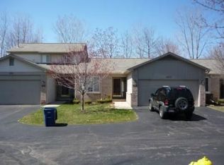6871 Deerhurst Dr #94, Westland, MI 48185
