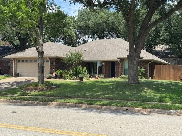 3704 Murphy Dr, Bedford, TX 76021