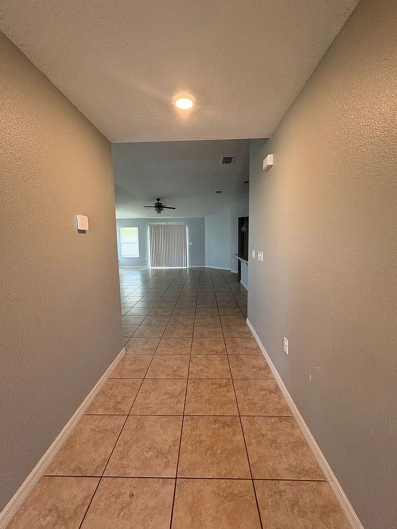 4bedroom 2bath home in ST Cloud — Photo 2