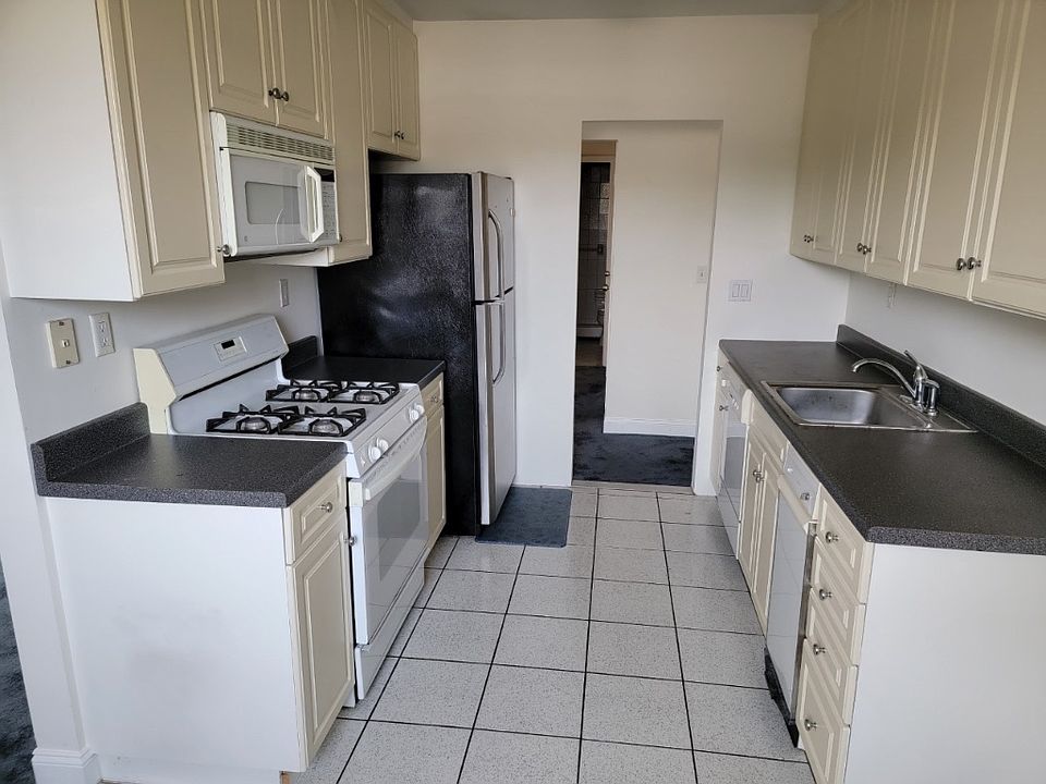 1st image of 101-105 Rockland Ave
