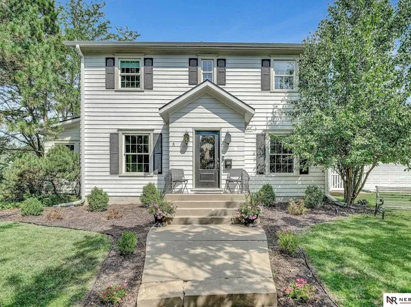 2702 Bradfield Dr, Lincoln, NE 68502