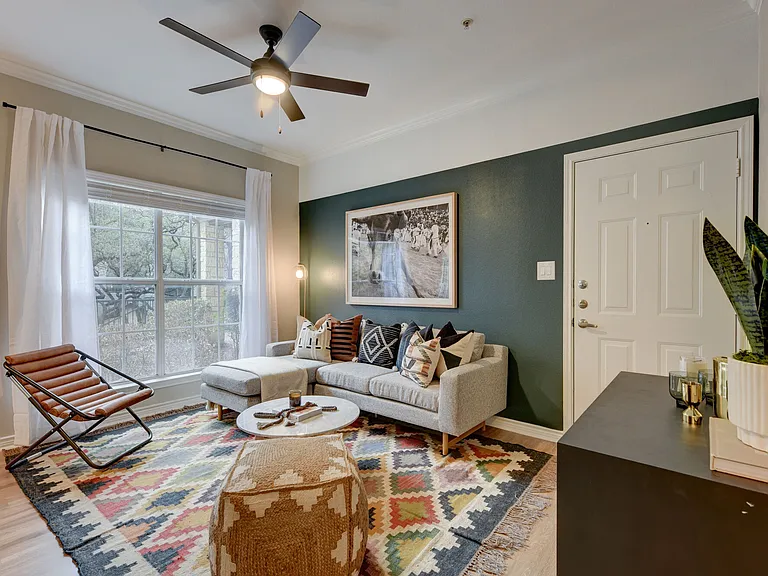 Laurel Canyon Apartments — Photo 8