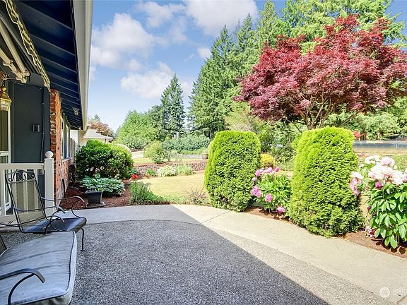 5th image of 3442 Madrona Drive SE