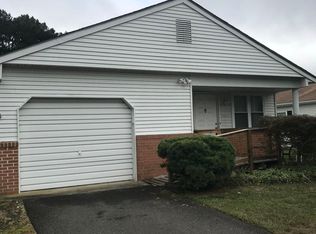 4 Tapola Rd, Toms River, NJ 08757