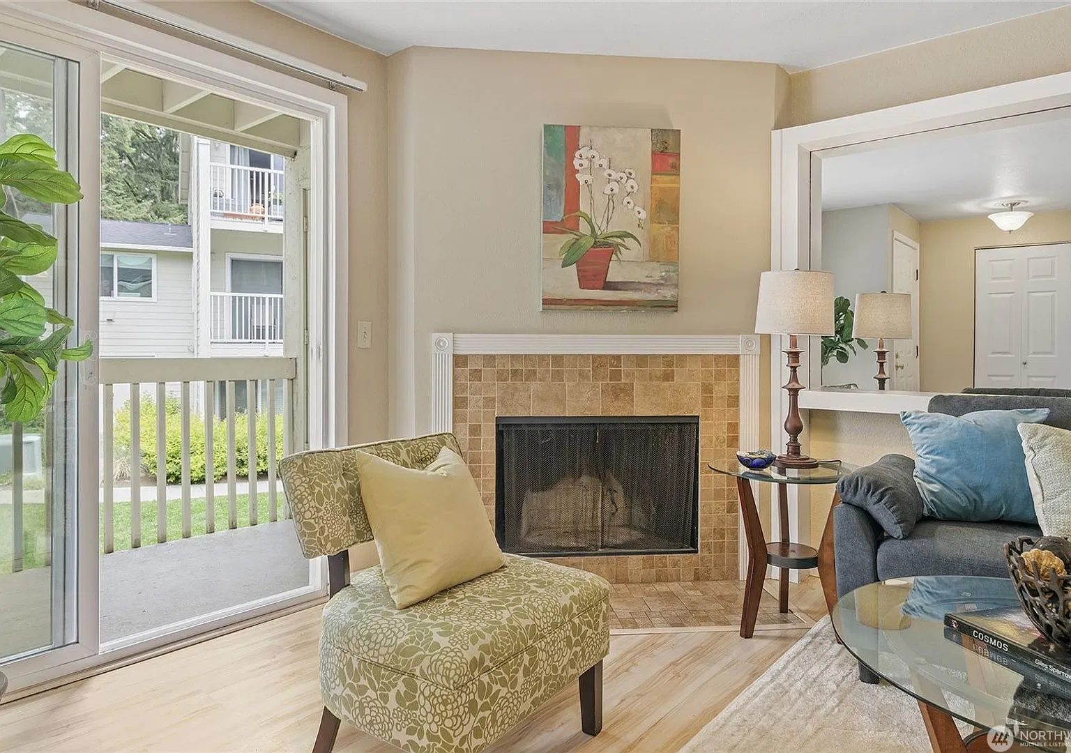 Updated 2 Bedroom Condo in Prime Redmond Location! — Photo 3