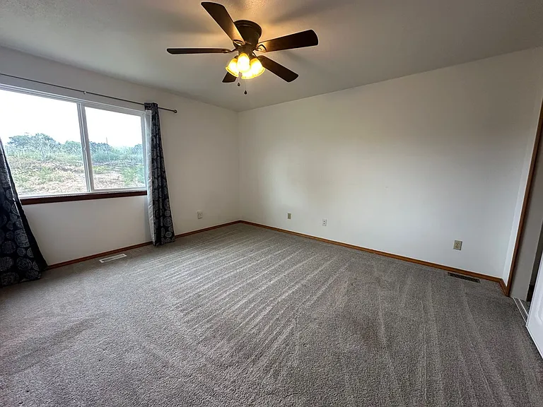 102 Comanche Ct — Photo 13