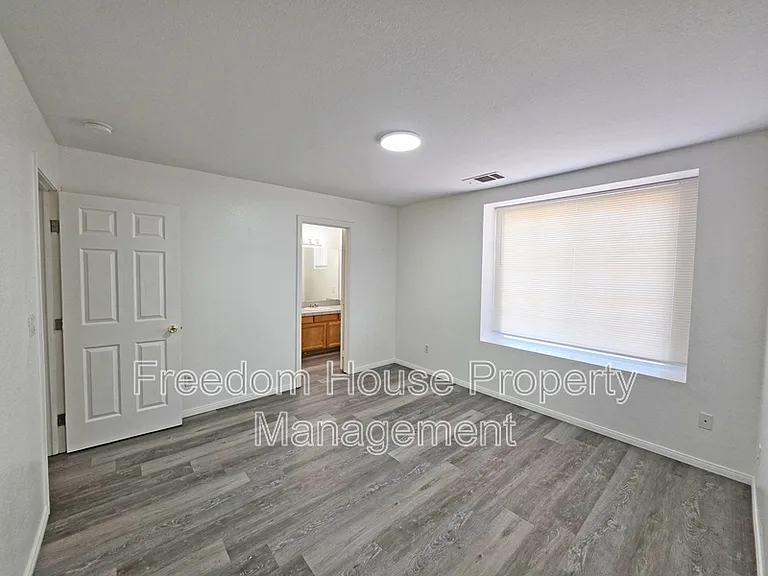 670 Bourbon St #2 — Photo 33