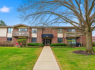 471 Raintree Ct Unit 2B, Glen Ellyn, IL 60137