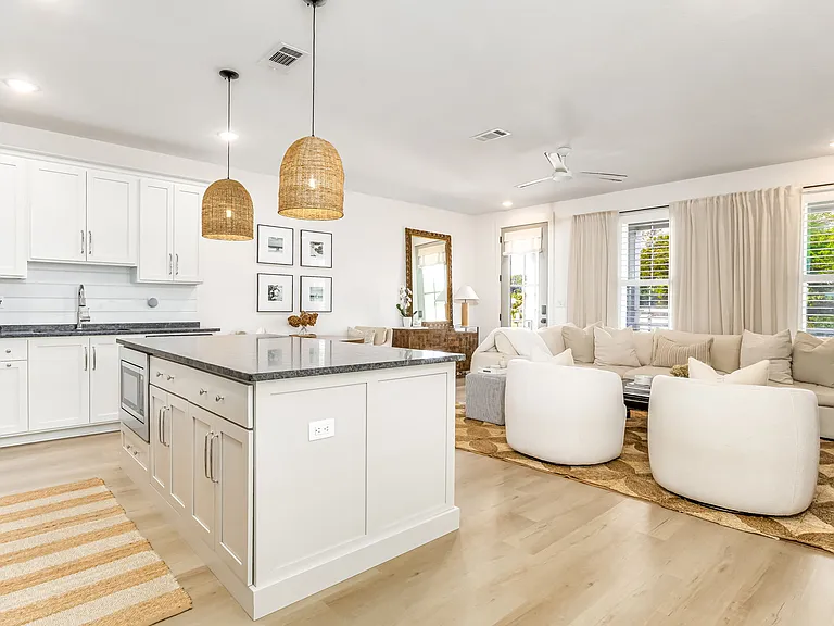 913 W Jackson St — Photo 11