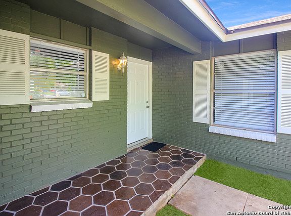 5th image of 2902 Darwin Dr