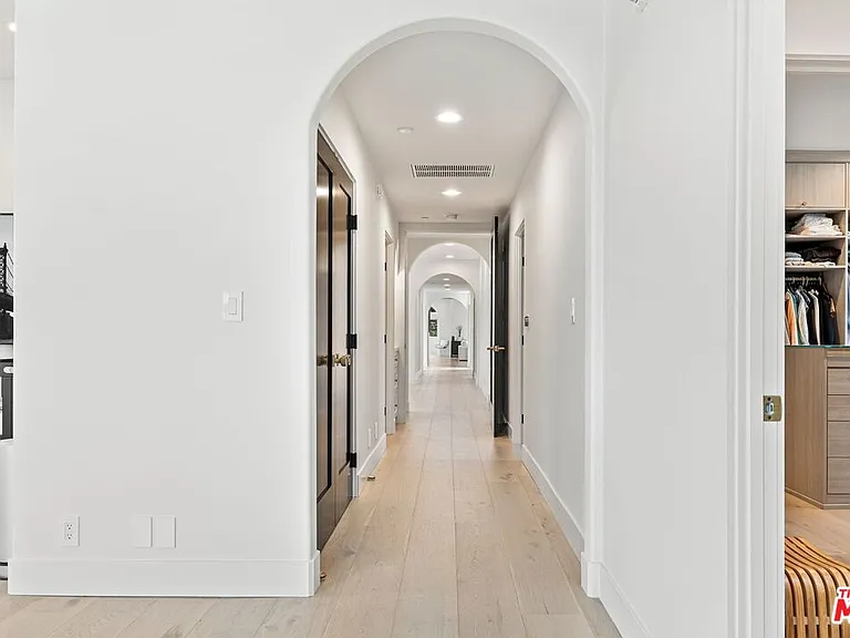 1182 Wellesley Ave #401 — Photo 34