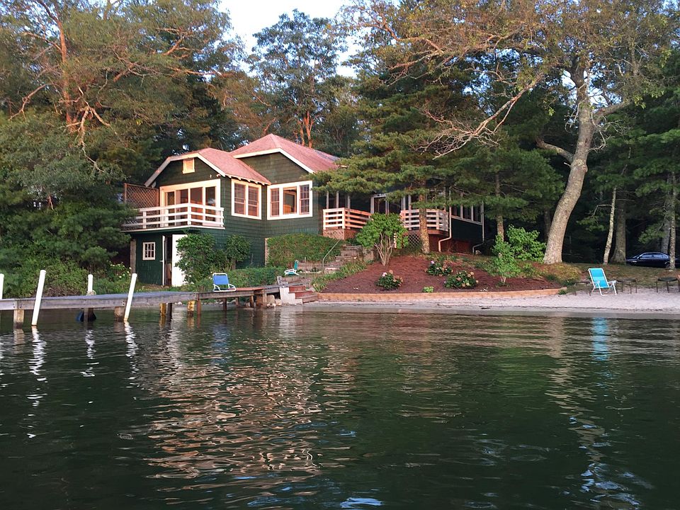 Picture of the house from the lake.