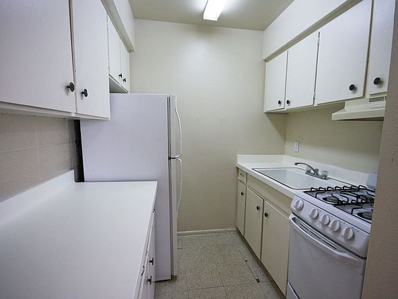 3rd image of 114 Andrews St APT 5
