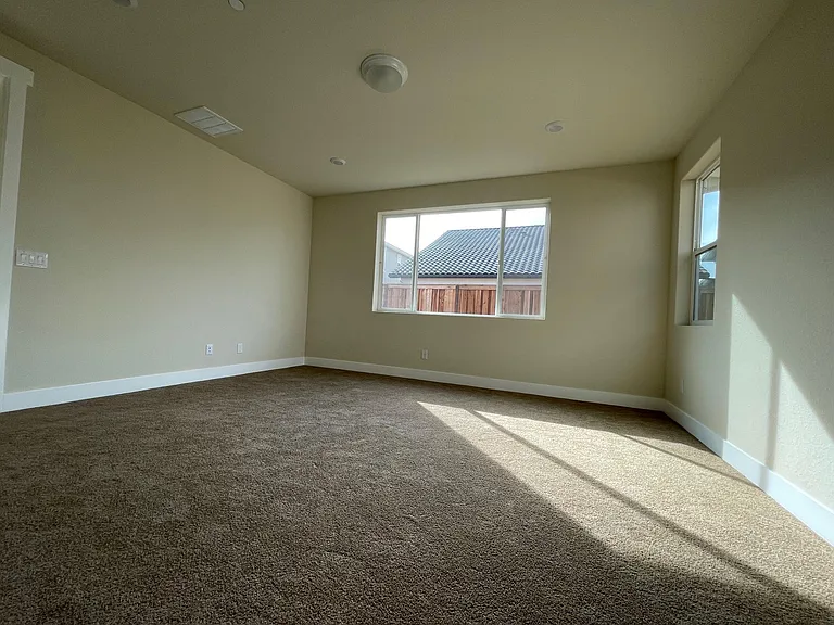 2292 Mozart Ave — Photo 15