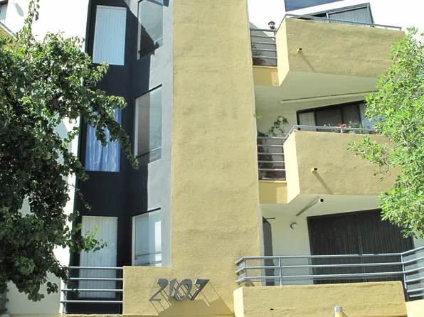 2107 N Beachwood Dr APT 307, Los Angeles, CA 90068