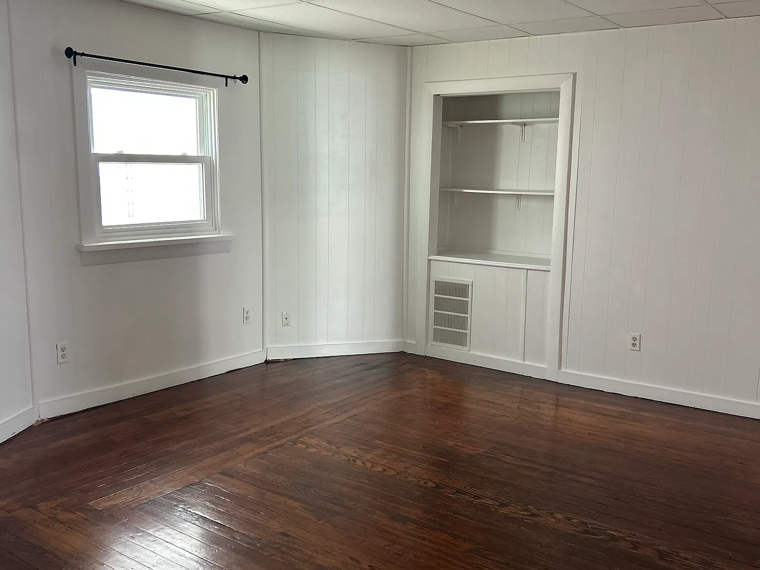 3 bed, 2450 sqft, $3,200 — Photo 2