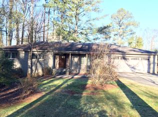 24 Hawthorne Dr, Newnan, GA 30263
