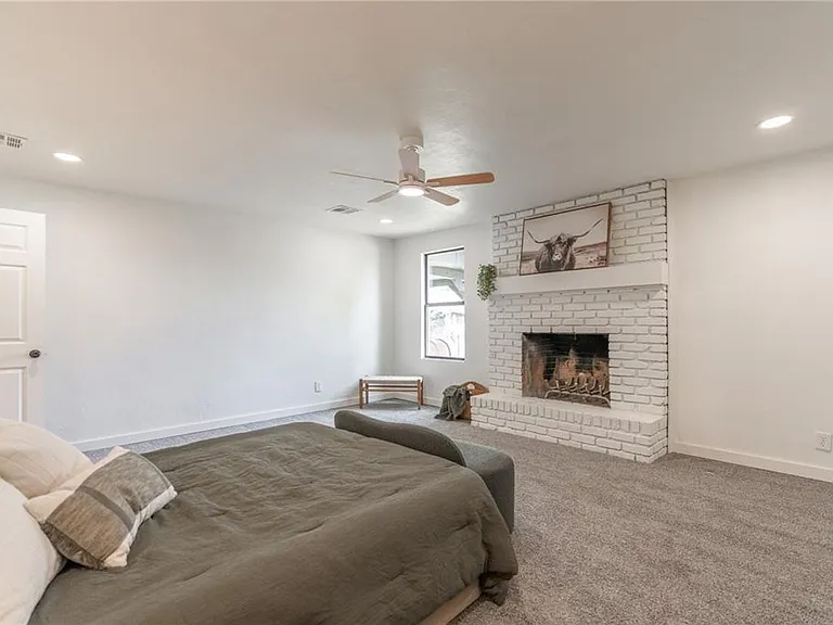 2213 NE 18th St — Photo 24