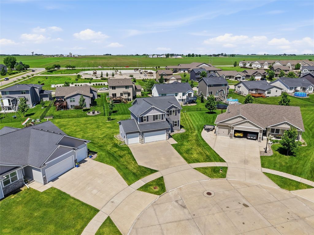 221 NE Avondale Ct, Ankeny, IA - View 4