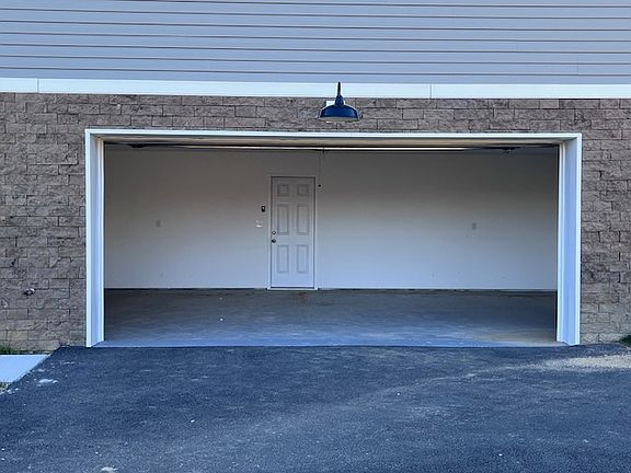 2nd image of 70 Little John Ct