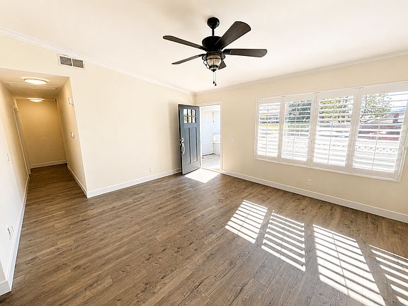 Entry / Living Room