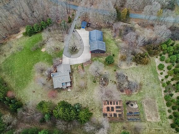 3rd image of 1549 Twin Springs Road