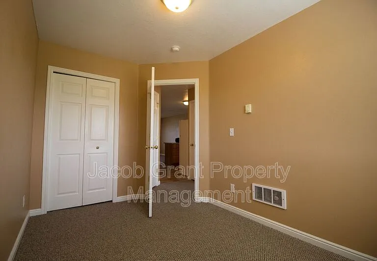 975 Eve Dr #3 — Photo 7