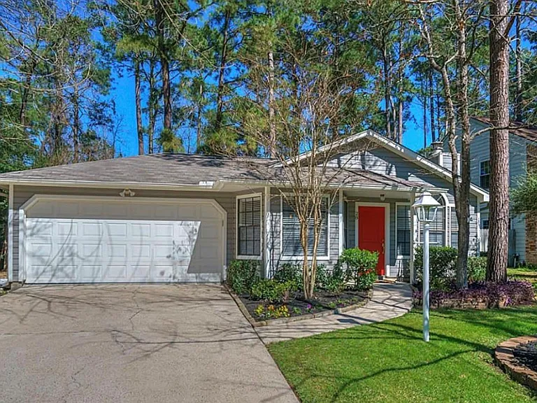 28 Fallenstone Dr — Photo 2