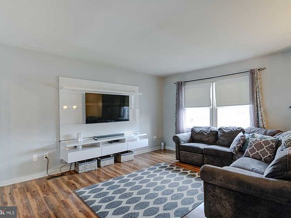 2nd image of 5 Cherry Laurel Dr
