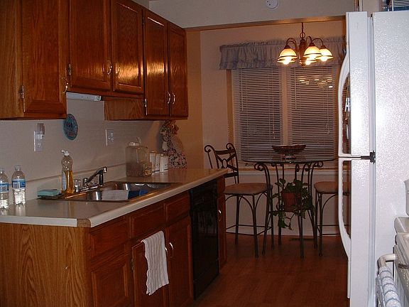 New Pergo Floors. All appliances included