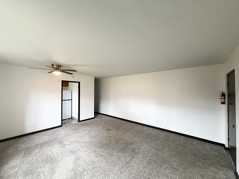 1680 Skyline Dr #8 — Photo 2