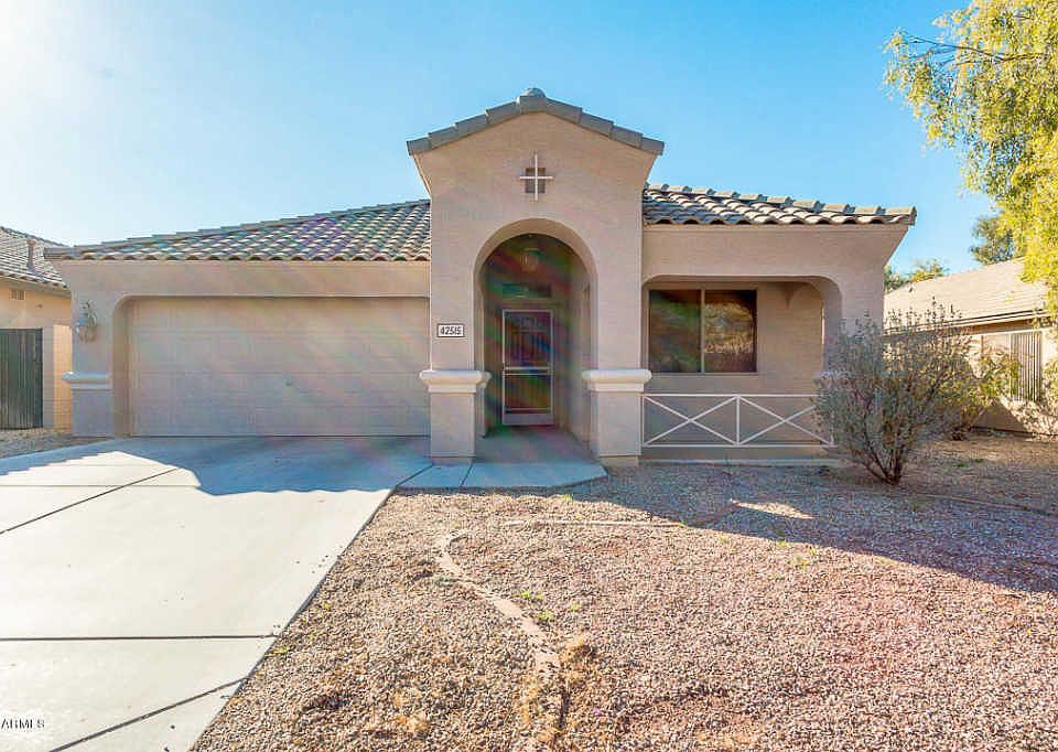 1st image of 42515 W Hall Dr