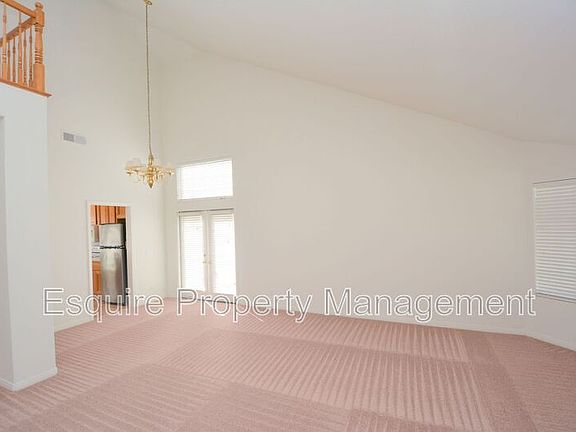 4th image of 553 Timberwood Ave