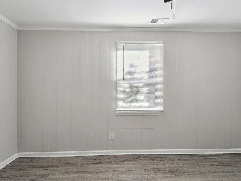 2231 Greenwood St — Photo 15