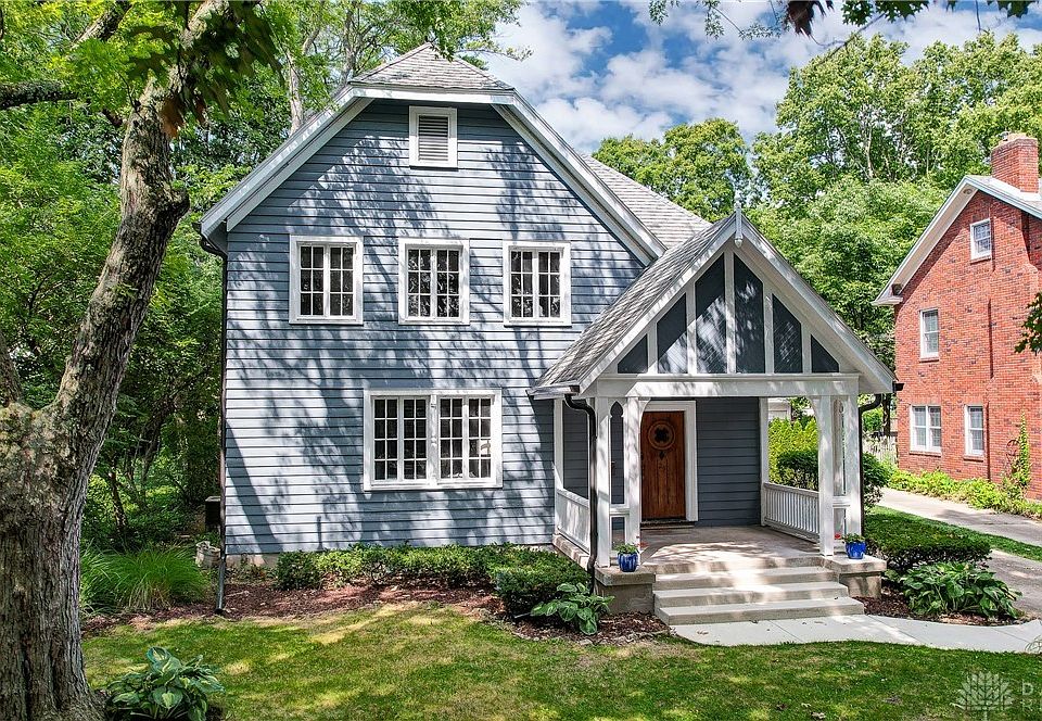 1st image of 25 Ivanhoe Ave