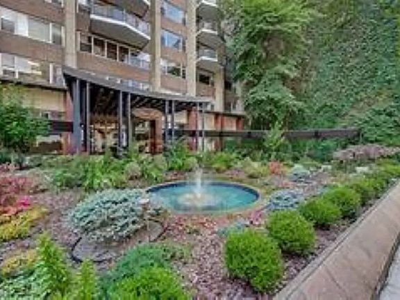 3rd image of 118 E 60th St APT 21E