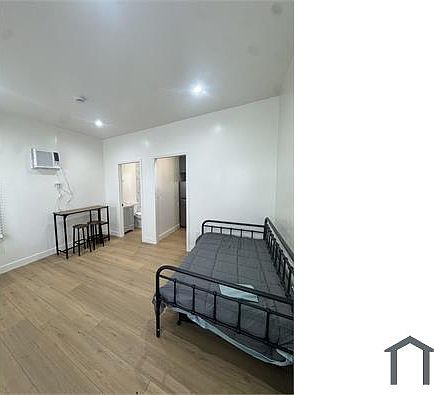 4th image of 2618 West Blvd