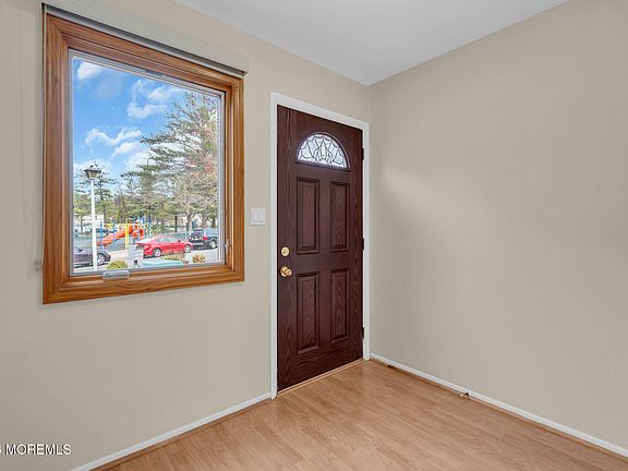4th image of 633 Randall Way