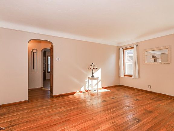 4th image of 14120 Leroy Ave