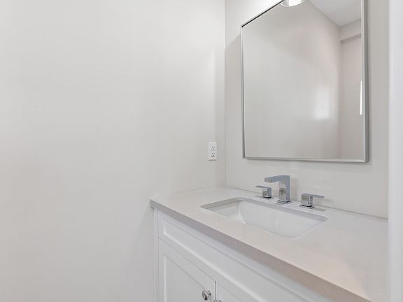 5th image of 154 Albert Pl Unit B