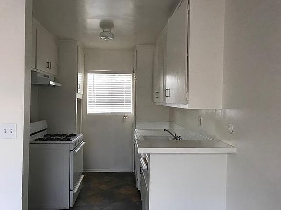 4th image of 7524 Haskell Ave APT 11