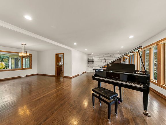 4th image of 1770 N Lee Ct