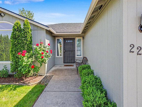 2nd image of 2200 Lara Ln