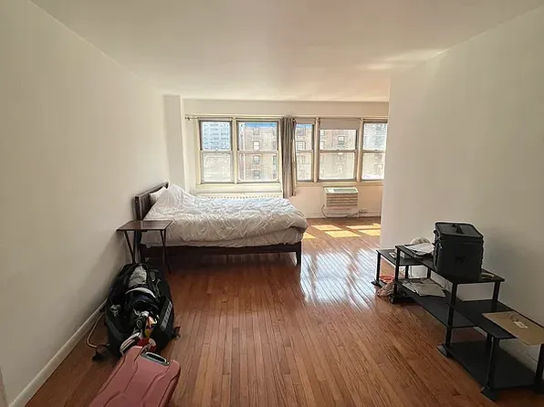 150 East 37th Street image 1 of 3